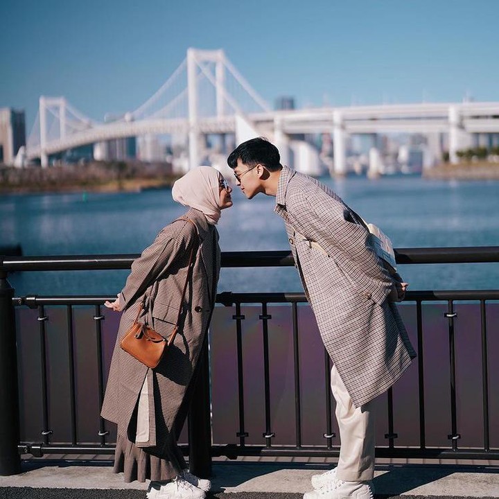 <p>Dinda Hauw yang kini sedang hamil anak kedua tampak sangat bahagia. Baby bump wanita 26 tahun ini juga sudah mulai terlihat selama membagikan foto liburannya di Jepang. (Foto: Instagram @dindahw)</p>