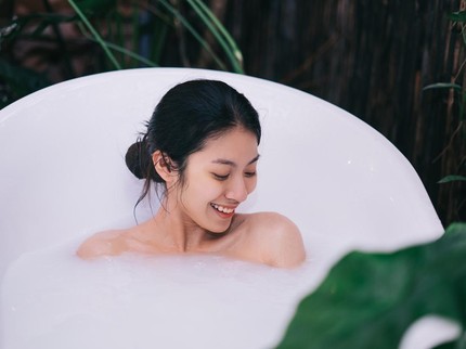 7 Kebiasaan Wanita saat Mandi yang Bisa Membahayakan Tubuh, Jangan Anggap Remeh!