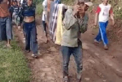 8 Fakta Warga Kampung Cikurutug Cianjur Tandu Jenazah Lewati Jalan Neraka