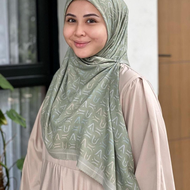 <p>Memasuki usia kehamilan empat bulan, Kesha terlihat semakin glowing nih. Banyak netizen memuji penampilan wanita kelahiran Jakarta ini yang dianggap semakin cantik saat hamil. (Foto: Instagram @kesharatuliu05)</p>