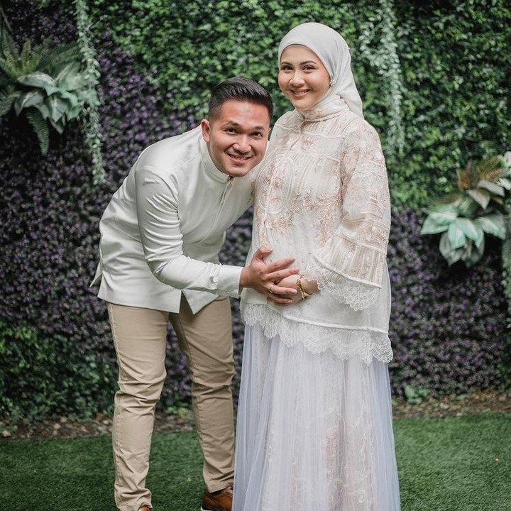 <p>Kesha Ratuliu tengah menjalani kehamilan keduanya, Bunda. Kehamilan istri Adhi Permana ini sudah memasuki trimester kedua. (Foto: Instagram @kesharatuliu05)</p>