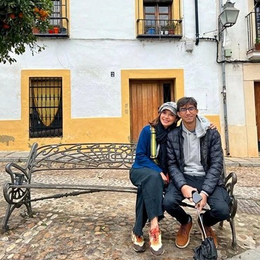 Pamer Foto Bareng Anak Bujang, Najwa Shihab Disebut Bak Kakak-Adik