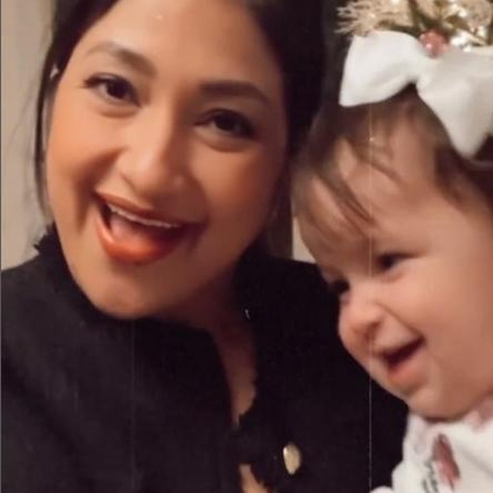 <p>Tak hanya wajah bule, ternyata banyak juga netizen yang mengatakan wajah Kira sangat mirip dengan sang Ayah. Mereka juga gemas dengan tingkah Kira nih, Bunda. (Foto: Instagram: @raazharita)</p>
