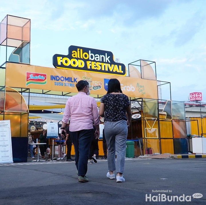 <p>Allo Bank Food Festival telah diadakan sejak 9 Desember 2022. Acara yang berlokasi di area parkir Transmart MT Haryono Jakarta Selatan ini masih akan berlangsung hingga 29 Januari 2023 mendatang.  (Foto: Tim HaiBunda/Tania)</p>