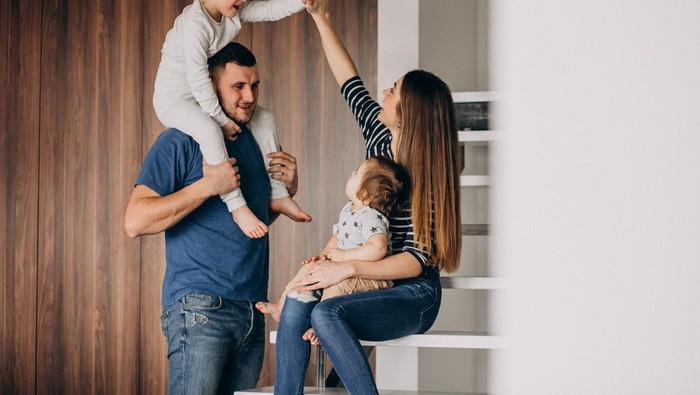 9 Cara Menjadi Orangtua yang Lebih Baik dan Suportif untuk Anak