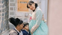 <p>Dalam beberapa foto yang diunggahnya, baby bump kehamilan Rinni sudah terlihat jelas. Rinni terlihat glowing dan fit di kehamilan keduanya ini. (Foto: Instagram @rinni_w)</p>