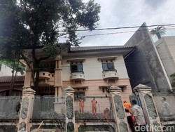 Warga Sempat Bantu Aliri Listrik ke Rumah Bu Eny, Ini Alasannya Terhenti