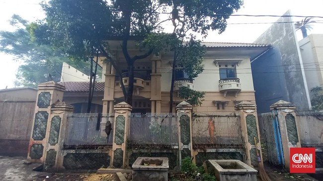 Lurah menyebut pemilik rumah mewah terbengkalai di Cakung, Jakarta Timur, Eny, beberapa kali menolak bantuan warga dan pemerintah.