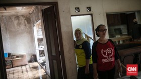 Cerita Warga Bantu Pemilik Rumah Mewah Cakung Eny & Tiko