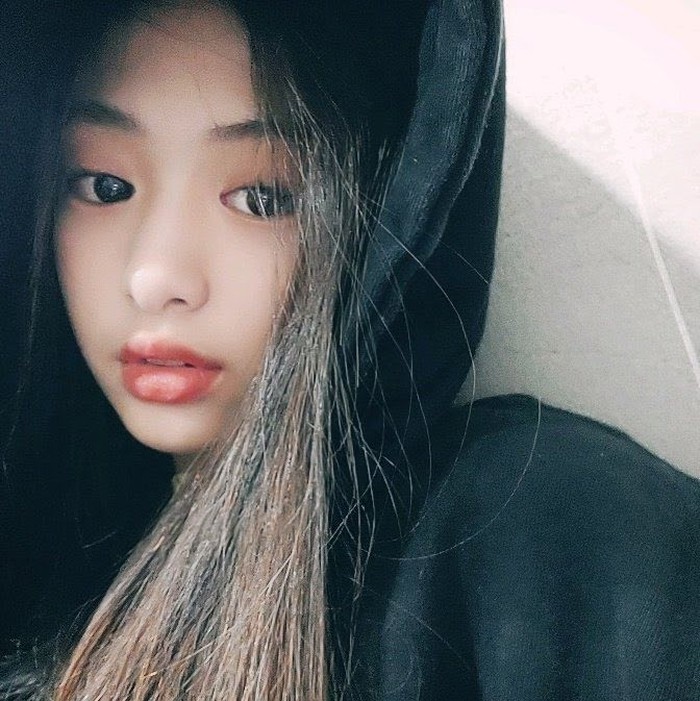 Sejak dirilisnya trailer YG NEXT MOVEMENT, perhatian mayoritas publik tertuju pada Ahyeon yang memiliki visual cantik menawan. Banyak netizen di komunitas online mengatakan bahwa Ahyeon memiliki aura seperti Jennie BLACKPINK./ Foto: koreaboo.com