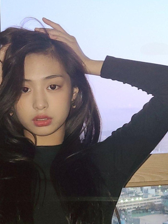 Tak lama setelahnya, diketahui bahwa Ahyeon merupakan member BABYMONSTER yang lahir pada 11 April 2007. Menurut rumor yang beredar, Ahyeon dikabarkan akan mengisi posisi sebagai salah satu vokalis utama./ Foto: twitter.com/ah_MYkitten