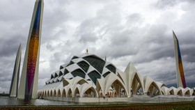 Sembilan Mata Hari Bicara Pembuatan Konten Masjid Al Jabbar Rp20 M