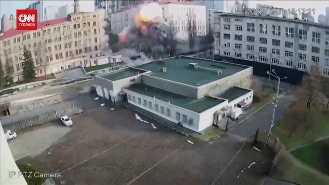 VIDEO: Detik-detik Rudal Rusia Hantam Hotel di Kyiv Ukraina