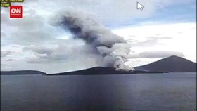 VIDEO: Gunung Anak Krakatau Erupsi, Ketinggian Abu Capai 3000 Meter