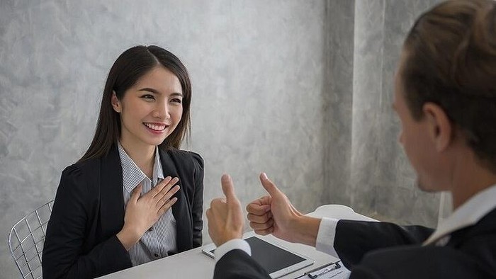 img-title Fresh Graduate Merapat! Terapkan 5 Trik Wawancara Kerja Ini untuk Taklukan Hati Rekruter