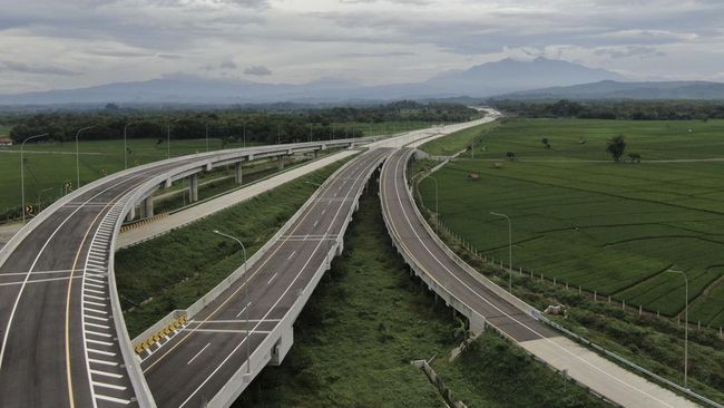 BPJT Kementerian PUPR dalam waktu dengan mulai membangun jalan tol yang diklaim terpanjang di Indonesia yakni Tol Getaci dengan panjang 206,65 km.