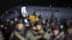 Saksi Baku Tembak usai Anak El Chapo Diciduk: Ada Jet Penyerang, Ayah