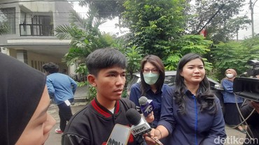 img-title Sosok Ibu Eny Dibongkar Tetangga, Keluarga Tajir yang Baik & Ramah