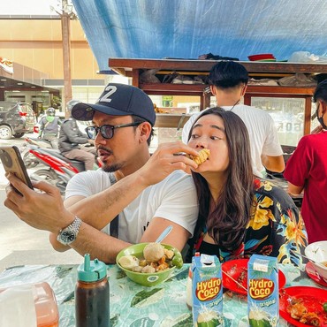 Reaksi Istri Andai Denny Sumargo Dapat Tawaran Adegan Ranjang dengan Wanita Lain