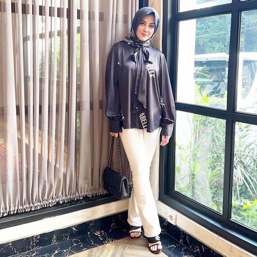 Belajar Berhijab, Dhena Devanka: Jangan Heran Lihat Aku Pakai atau Nggak