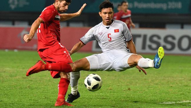 Aksi Duel Indonesia vs Vietnam pada leg pertama Piala AFF 2022 di Stadion Gelora Bung Karno, Jakarta, diwarnai aksi brutal para pemain tim tamu.