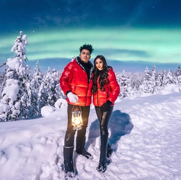 Liburan Penuh Warna, Guntur Triyoga Wujudkan Keinginan Istri Lihat Aurora & Antartika