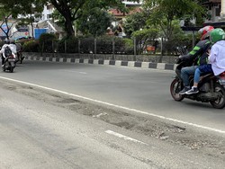 Banyak Lubang Bekas Separator di Jl Margonda, Walkot Depok Janji Perbaiki