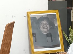 Jenazah Istri Wiji Thukul Dimakamkan di TPU Purwoloyo Solo