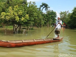 Terendam Banjir 1 Meter, Jalan Alternatif Pati-Kudus di Sukolilo Lumpuh