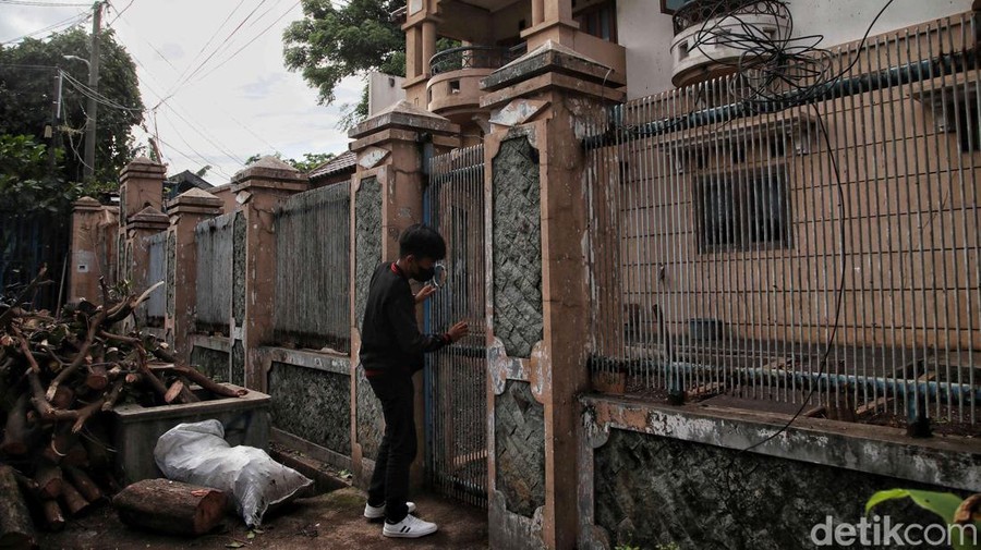 Kondisi Terkini Rumah Mewah Ibu Eny Setelah Terbengkalai 11 Tahun Suasana terkini rumah mewah milik Ibu Eny dan Tiko di kawasan Cakung, Jakarta Timur, Jumat (6/1/2023).