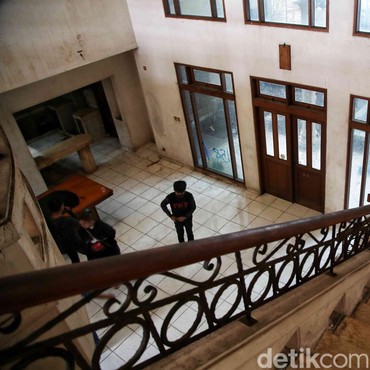 Terpopuler: Rumah Tiko & Bu Eny Bikin Merinding hingga Agama Nicholas Saputra