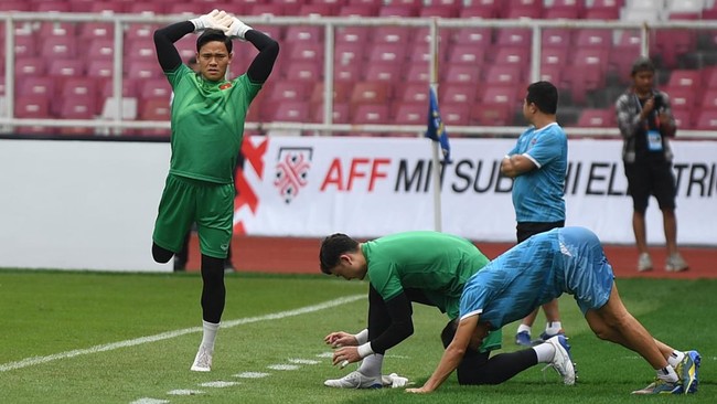 Mengantisipasi lemparan maut Pratama Arhan menjadi salah satu menu utama latihan terakhir Vietnam jelang melawan Indonesia pada leg 1 semifinal Piala AFF 2022.