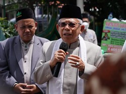 Maruf Amin Soroti Pengibaran Bendera Partai Ummat di Masjid