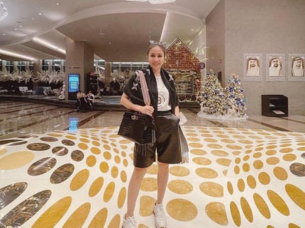 7 Potret Momo Geisha Liburan Mewah di Dubai, Lihat Kembang Api di Burj Khalifa
