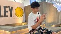 <p>Bima Al Ayman merupakan anak kedua dari vokalis Sheila on 7, Duta dan Adelia Lontoh, Bunda. Tak mengikuti jejak sang Ayah, pria yang akrab disapa Ayman ini memilih menjadi atlet, lho. (Foto: Instagram: @modjo.ayman)</p>