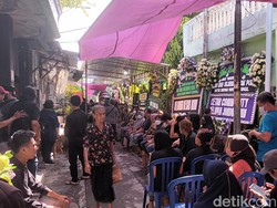 Anies-Moeldoko Kirim Karangan Bunga Dukacita Istri Wiji Thukul