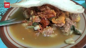 VIDEO: Begini Rasanya BIla Rujak Dan Soto Dipadu Dalam 1 Piring