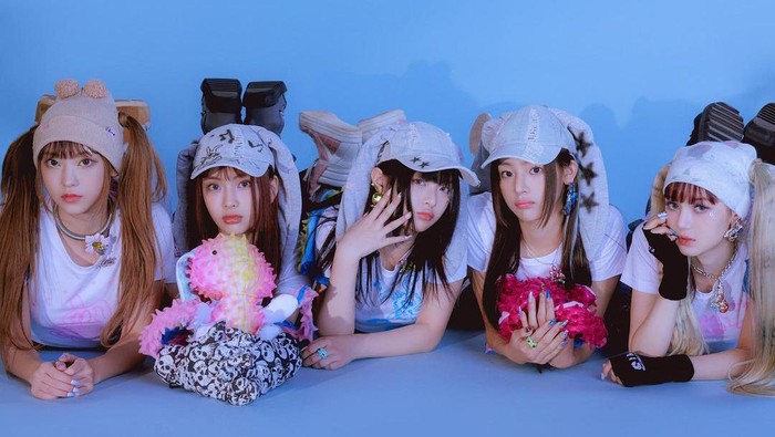 Topi kelinci NewJeans/ Foto : instagram.com/newjeans_official/