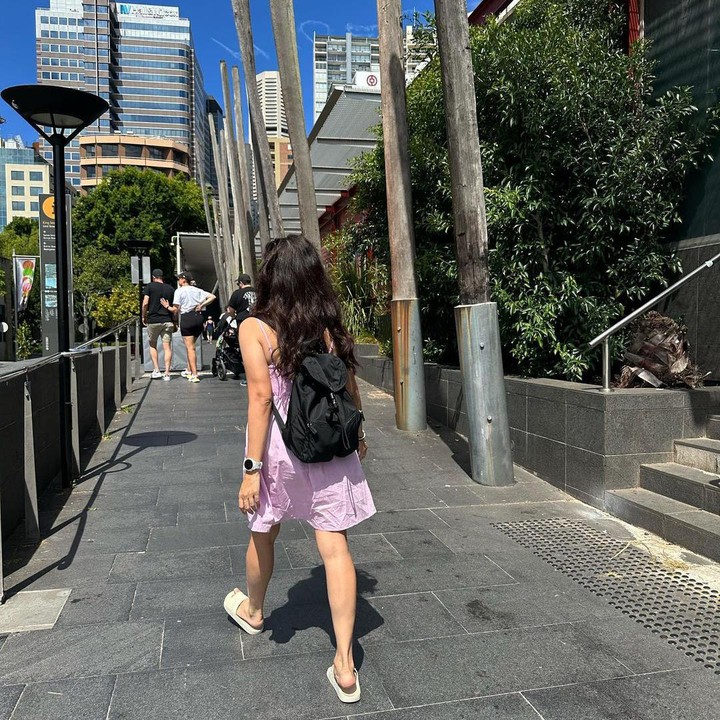 <p>Ya, netizen membicarakan Ussy karena ia terlihat begitu energik dan awet muda. "Awett muda, aweett cantik masyallah," tulis akun @ipud_*****. (Foto: Instagram @ussypratama)<br /><br /><br /></p>