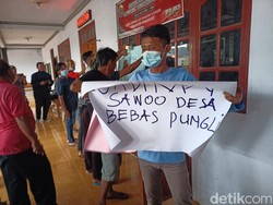 Belasan Warga Geruduk Balai Desa di Ponorogo yang Diduga Lakukan Pungli