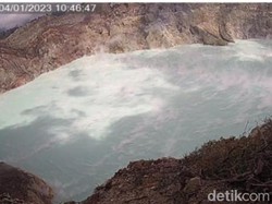 Aktivitas Gunung Ijen Meningkat, Asap Mengepul 200 meter-Suhu Air Memanas