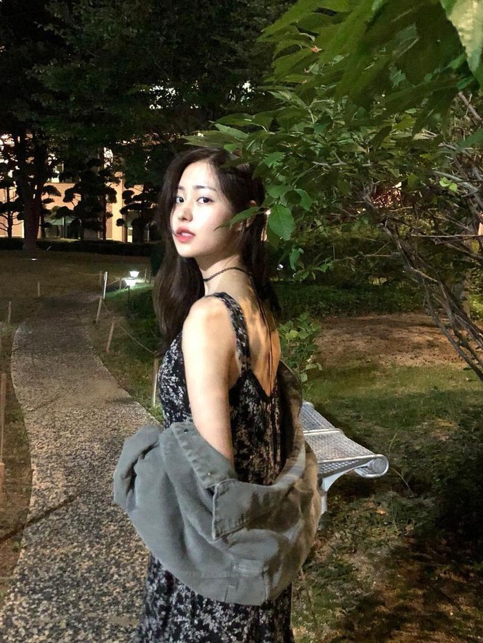 Ayah Shin Seul Ki merupakan pendiri dan kepala bedah di BIO Plastic Surgery. Tempat ini merupakan klinik yang menghasilkan uang terbanyak di Korea karena produk botox yang dikembangkan./ Foto: instagram.com/shinseulkee/