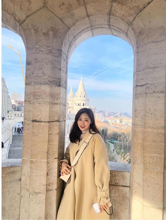 Bukti lain Shin Seul Ki terlahir dari keluarga kaya yaitu destinasi liburannya yang bikin melongo. Ia pernah berlibur ke Budapest, Ceko, dan terbaru di Alaska./ Foto: instagram.com/shinseulkee/