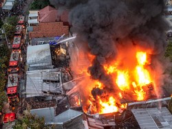 Penampakan Terkini Kebakaran Gudang Tiner di Semarang