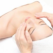 Langkah Pijat Wajah di Rumah yang Mudah dan Murah untuk Punya Kulit Glowing Hingga Awet Muda