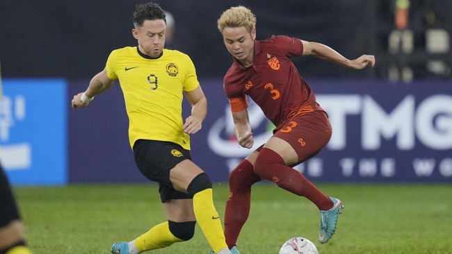 Bintang Thailand, Theerathon Bunmathan mengakui bahwa ia sejatinya ingin pensiun usai membawa timnya juara Piala AFF 2020.