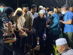 Pelayat Padati Pemakaman Ibunda Bupati-Wawalkot Sukabumi