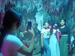 Uji Nyali di Rumah Hantu Denpasar, Ada Penampakan Pocong-Memedi