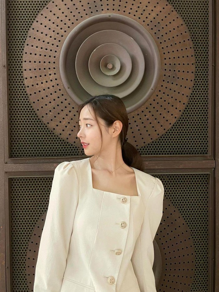 Shin Seul Ki merupakan salah satu member di acara Single’s Inferno musim kedua yang tayang di Netflix. Ia menarik perhatian karena visual menawan dan selalu tampil elegan./ Foto: instagram.com/shinseulkee/