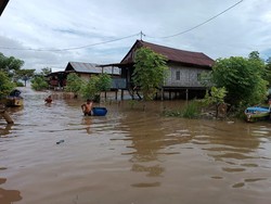 Belum Tersentuh Bantuan, Korban Banjir di Sidrap Butuh Air Bersih-Obat Gatal